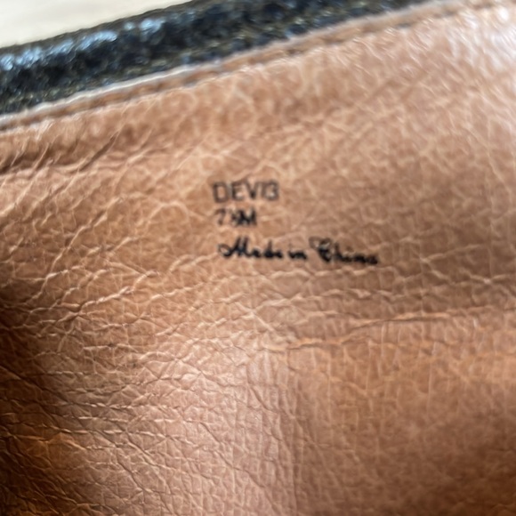 Donald J. Pliner Devi3 tall suede boot in olive 7.5 - Picture 10 of 11